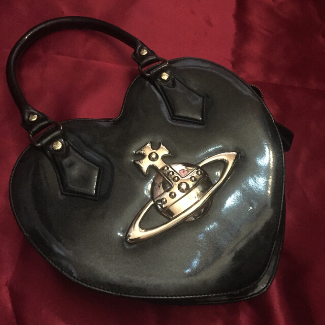 Vivienne Westwood(ヴィヴィアンウエストウッド)のvivienne westwood❤︎ハートカバン 黒 レディースのバッグ(ハンドバッグ)の商品写真