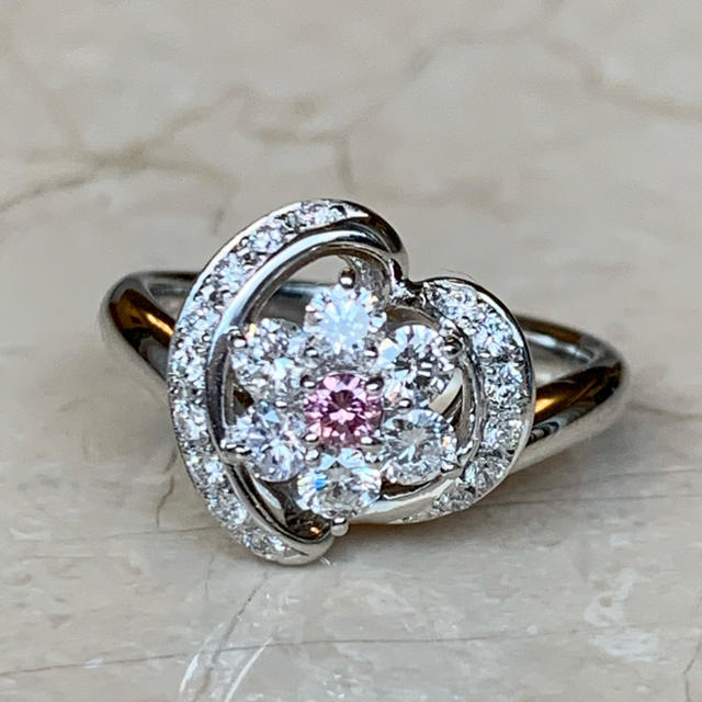 専用です　　ピンクダイヤモンドリング レディースのアクセサリー(リング(指輪))の商品写真
