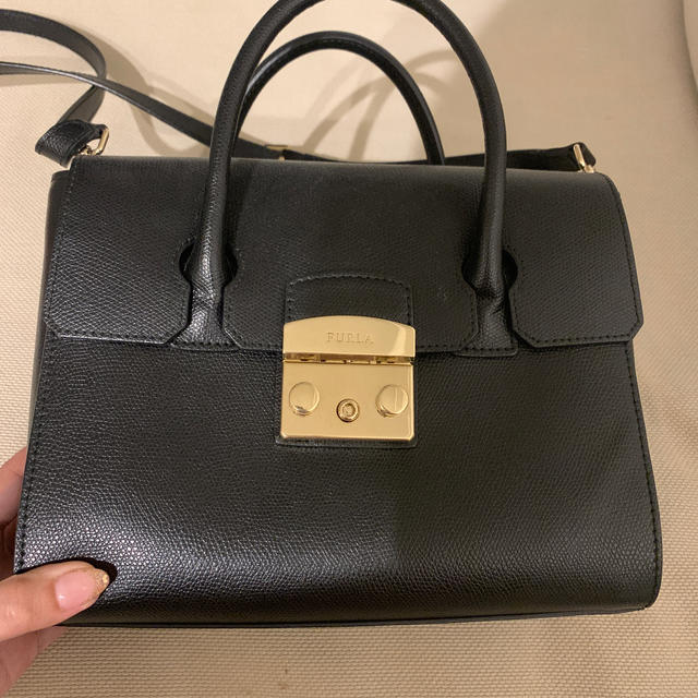 ショルダーバッグFURLA メトロポリス　黒