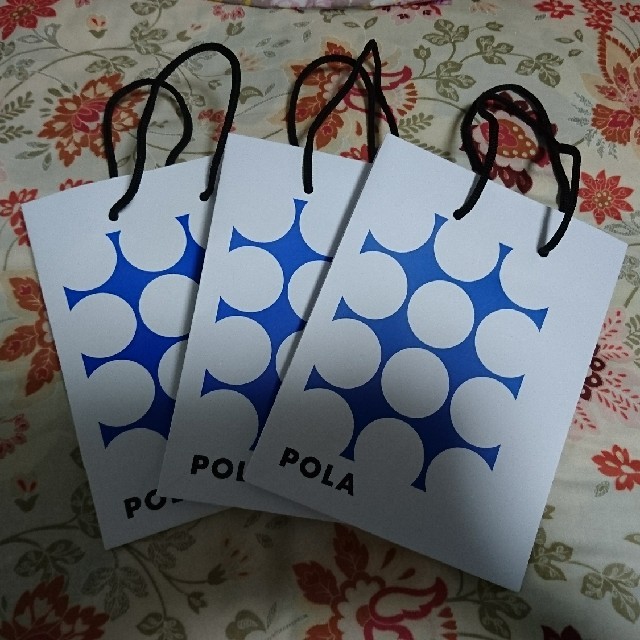 POLA(ポーラ)のPOLA 紙袋(小)3つ レディースのバッグ(ショップ袋)の商品写真