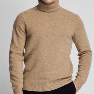 ユニクロ(UNIQLO)のタートルネックセーター　ユニクロ　Lサイズ　クリーニング済　ほぼ未使用(ニット/セーター)