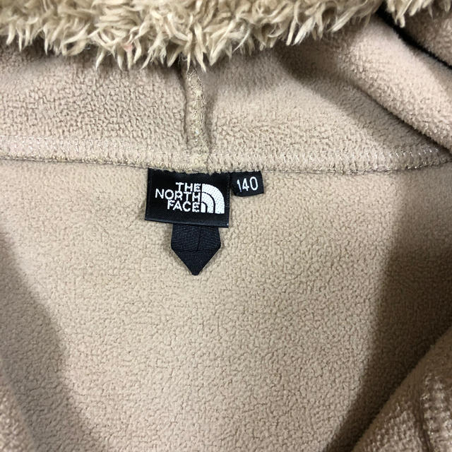 THE NORTH FACE(ザノースフェイス)のTHE NORTH FACE キッズ シェルパ フリース パーカー 140 キッズ/ベビー/マタニティのキッズ服女の子用(90cm~)(ジャケット/上着)の商品写真