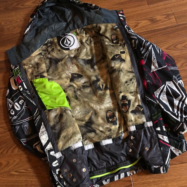 volcom(ボルコム)のnao 様 専用  送料込☆美品VOLCOM ボルコム JACKET Sサイズ  スポーツ/アウトドアのスノーボード(ウエア/装備)の商品写真