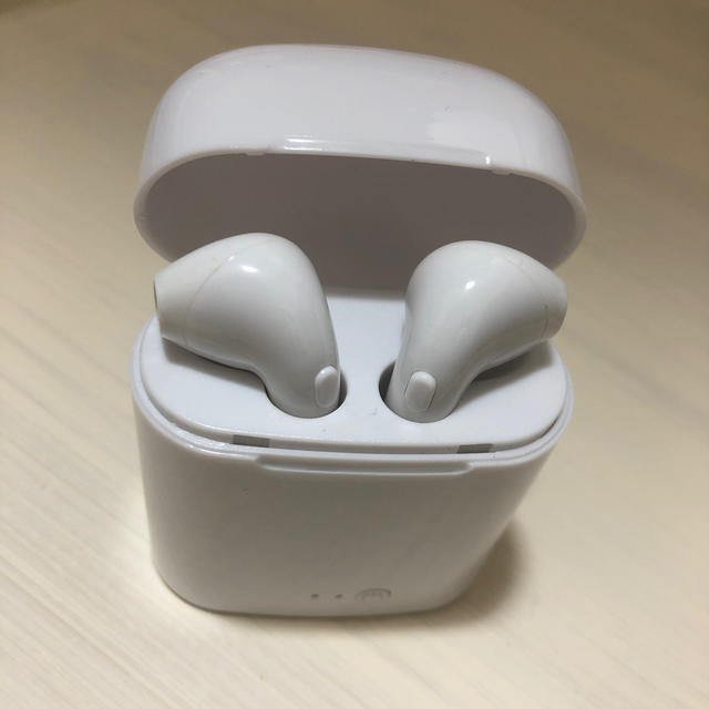 AirPods  スマホ/家電/カメラのオーディオ機器(ヘッドフォン/イヤフォン)の商品写真