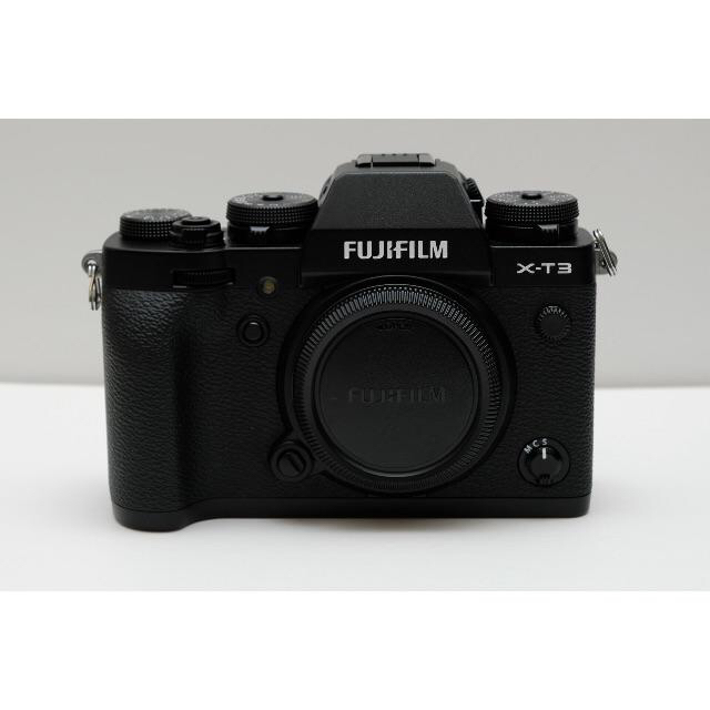 富士フイルム(フジフイルム)の電池３個付【美品】X-T3 ボディ ブラック FUJIFILM フジフイルム スマホ/家電/カメラのカメラ(ミラーレス一眼)の商品写真