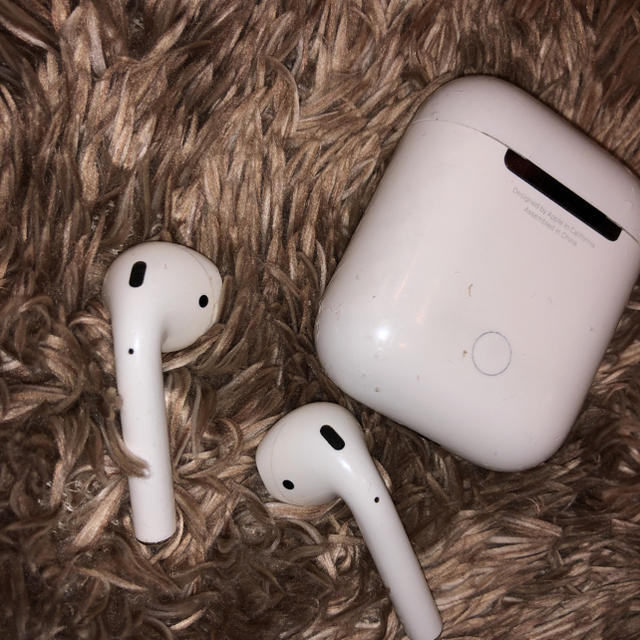 Apple(アップル)のAirPods スマホ/家電/カメラのオーディオ機器(ヘッドフォン/イヤフォン)の商品写真