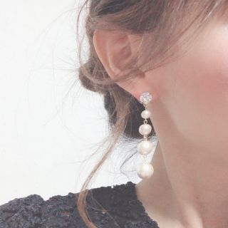 スワロフスキー(SWAROVSKI)のスワロフスキーとコットンパールのパーティーピアス♡(ピアス)