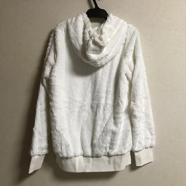 CECIL McBEE(セシルマクビー)の(新品)CECIL McBEE ファーパーカー レディースのトップス(パーカー)の商品写真