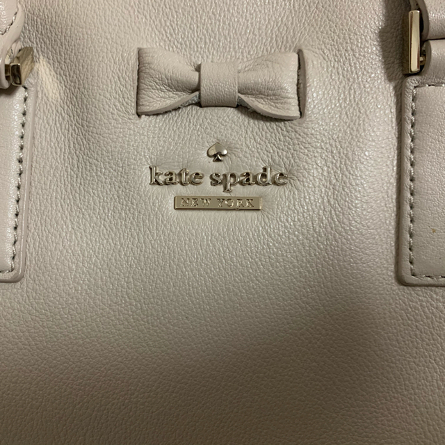 kate spade new york(ケイトスペードニューヨーク)のkate spade カバン　バック　ベージュ　美品　ブランド レディースのバッグ(ハンドバッグ)の商品写真