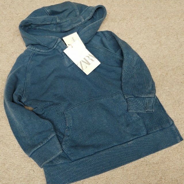 ZARA KIDS(ザラキッズ)の新品未使用　トレーナー　パーカー キッズ/ベビー/マタニティのキッズ服男の子用(90cm~)(Tシャツ/カットソー)の商品写真