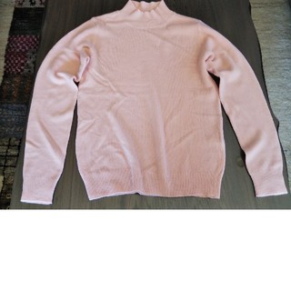 ピンク色のハイネックセーター(ニット/セーター)