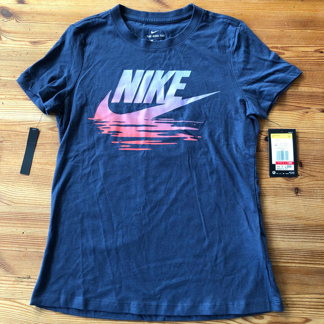 NIKE(ナイキ)のナイキ　シャツ レディースのトップス(Tシャツ(半袖/袖なし))の商品写真