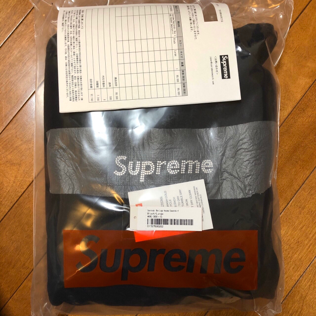 Supreme(シュプリーム)の値下げSupreme Swarovski Box Logo Hooded 黒 L メンズのトップス(パーカー)の商品写真