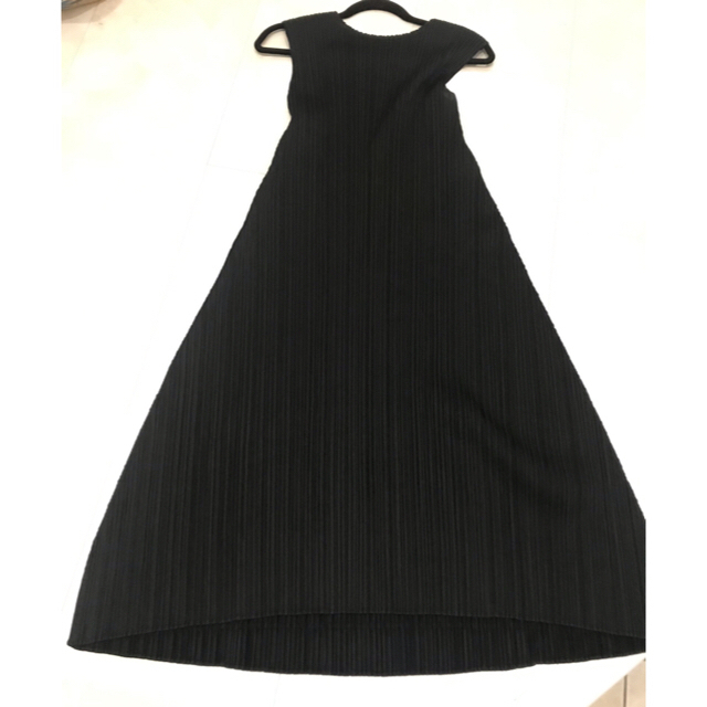 PLEATS PLEASE ISSEY MIYAKE(プリーツプリーズイッセイミヤケ)の★プリーツプリーズ★シンプル黒ワンピース レディースのワンピース(ロングワンピース/マキシワンピース)の商品写真