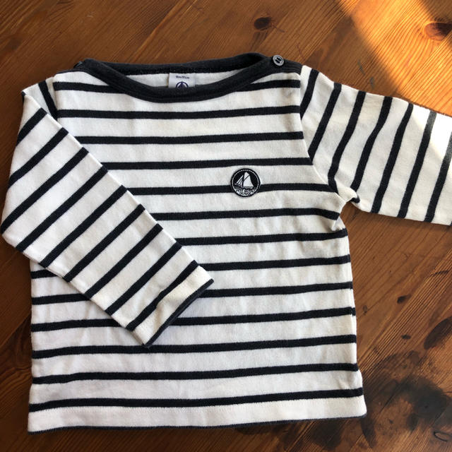 PETIT BATEAU(プチバトー)のプチバトー Petit Bateau 80㎝ ボーダー 長袖 キッズ/ベビー/マタニティのベビー服(~85cm)(シャツ/カットソー)の商品写真