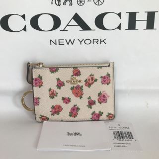 コーチ(COACH)の新品！コーチ　キーリング付きパスケース♪(名刺入れ/定期入れ)