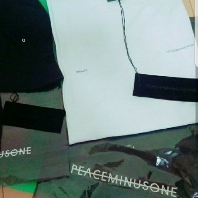 PEACEMINUSONE(ピースマイナスワン)のpeaceminusone osaka限定 半袖シャツ エンタメ/ホビーのタレントグッズ(アイドルグッズ)の商品写真