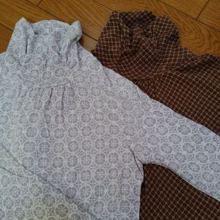 ユニクロ(UNIQLO)のハイネックトップス2枚　綿100%　150(Tシャツ/カットソー)