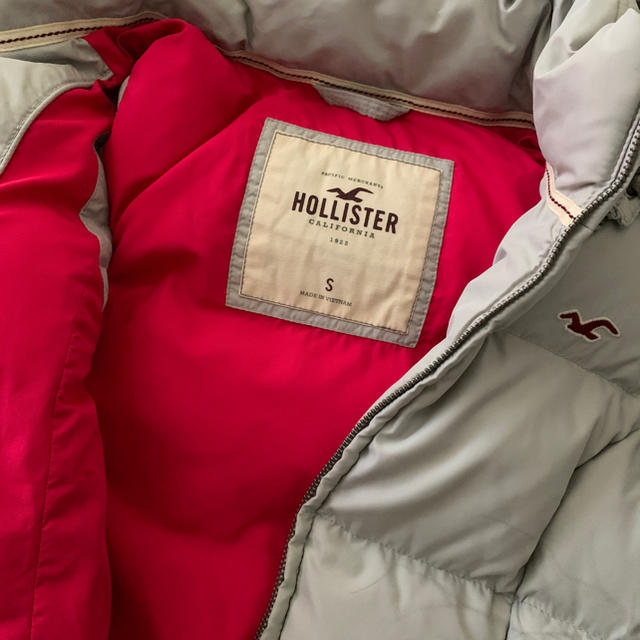 Hollister(ホリスター)のHOLLISTER フード付きダウンベスト レディースのジャケット/アウター(ダウンベスト)の商品写真