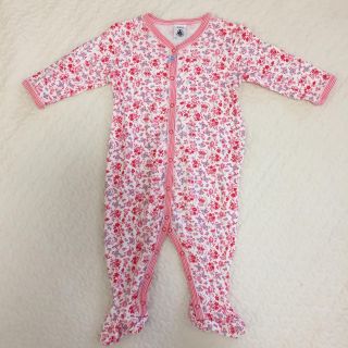 プチバトー(PETIT BATEAU)の値下げ！プチバトー 人気柄 足付きロンパースpetit bateau  6m(ロンパース)