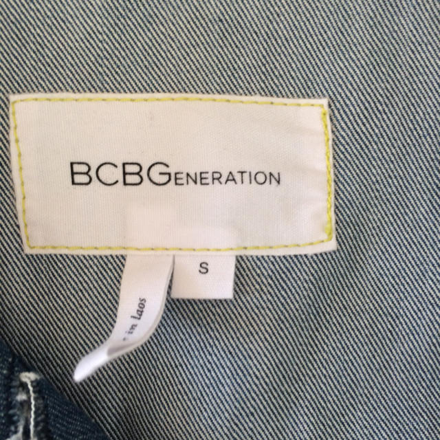 BCBGMAXAZRIA(ビーシービージーマックスアズリア)の美品 BCBG デニムジャケット レディースのジャケット/アウター(Gジャン/デニムジャケット)の商品写真