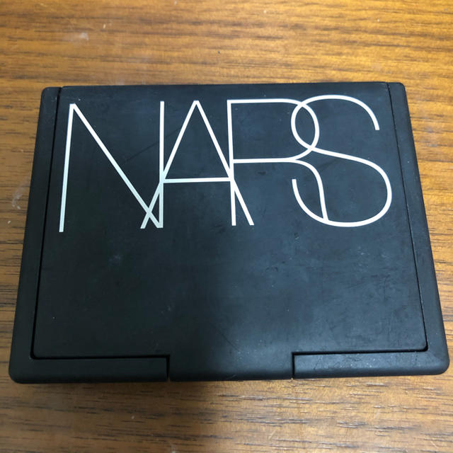 NARS(ナーズ)のライトリフレクティングセッティングパウダー プレスト コスメ/美容のベースメイク/化粧品(フェイスパウダー)の商品写真