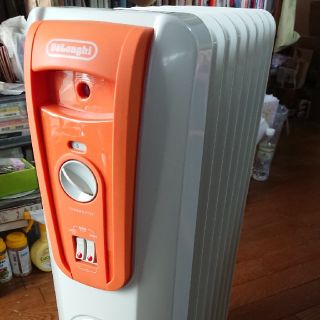 デロンギ(DeLonghi)のデロンギ　オイルヒーター　H770812FES-OR　完動品　美品(オイルヒーター)