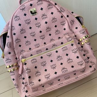 エムシーエム(MCM)のMCM ピンク リュック Ｍサイズ(バッグパック/リュック)