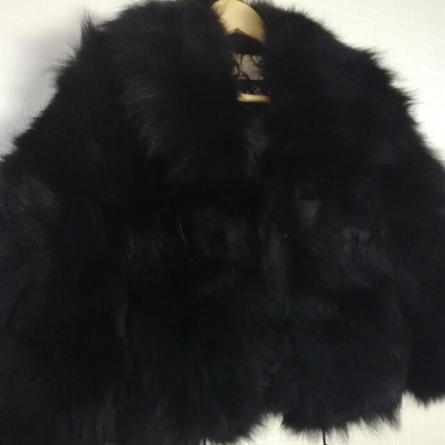 ZARA(ザラ)のフォックス ファー 毛皮 ジャケット 黒 レディースのジャケット/アウター(毛皮/ファーコート)の商品写真