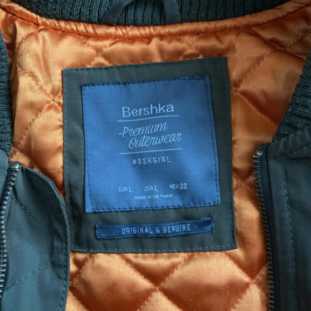 Bershka(ベルシュカ)のレディース　MA-1 レディースのジャケット/アウター(ブルゾン)の商品写真