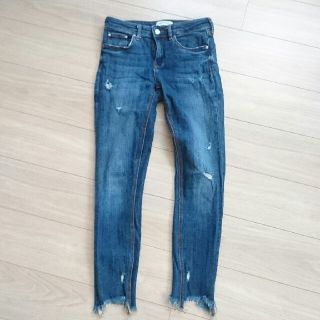 ザラ(ZARA)のZARA34クラッシュカットオフスキニーデニム(スキニーパンツ)