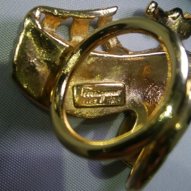 Ferragamo スカーフリングの通販 by トノミ's shop|フェラガモならラクマ - Ferragamo 最大15%セット割