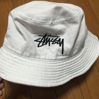 ステューシー(STUSSY)のstussy バケットハット 白(ハット)