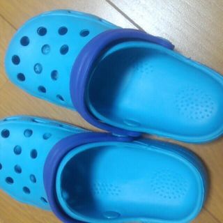 クロックス(crocs)の子供用　クロックス(サンダル)