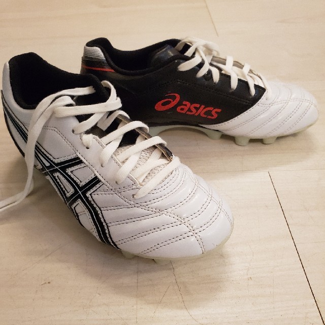 asics(アシックス)の超美品☆ASICSスパイク スポーツ/アウトドアのサッカー/フットサル(シューズ)の商品写真