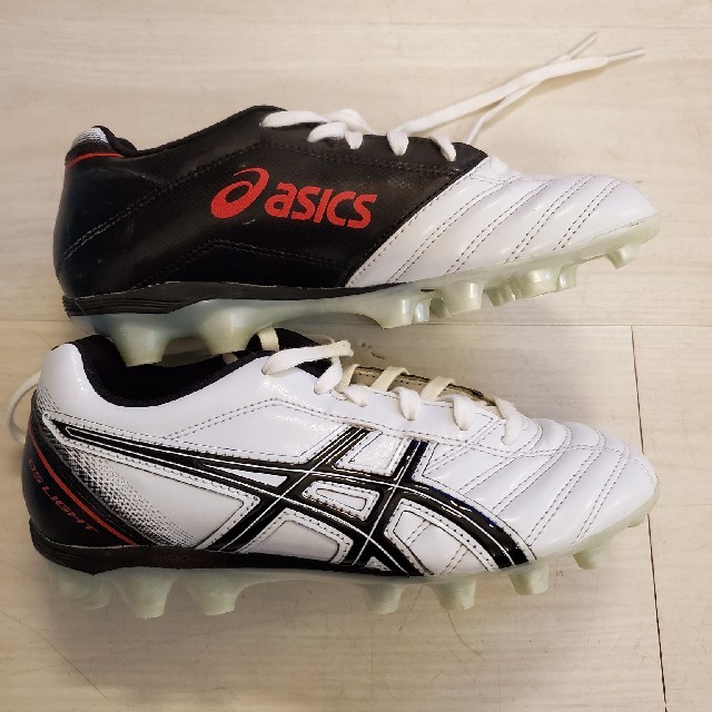 asics(アシックス)の超美品☆ASICSスパイク スポーツ/アウトドアのサッカー/フットサル(シューズ)の商品写真