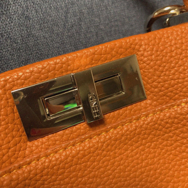 FENDI(フェンディ)のFENDI ピーカブー レギュラーサイズ レディースのバッグ(ハンドバッグ)の商品写真