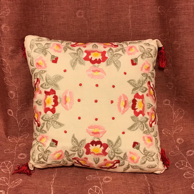 手刺繍＊フランス刺繍のクッション ピンク