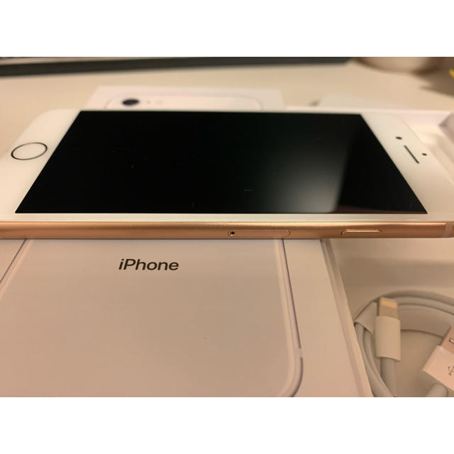 iPhone(アイフォーン)のiPhone8 本体 スマホ/家電/カメラのスマートフォン/携帯電話(スマートフォン本体)の商品写真