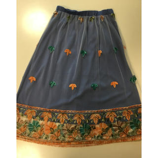 【美品】レース刺繍のロングスカート (ロングスカート)