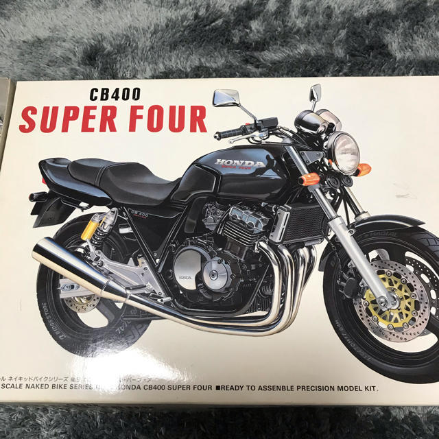 AOSHIMA(アオシマ)のホンダCB400superfourプラモデル エンタメ/ホビーのおもちゃ/ぬいぐるみ(模型/プラモデル)の商品写真