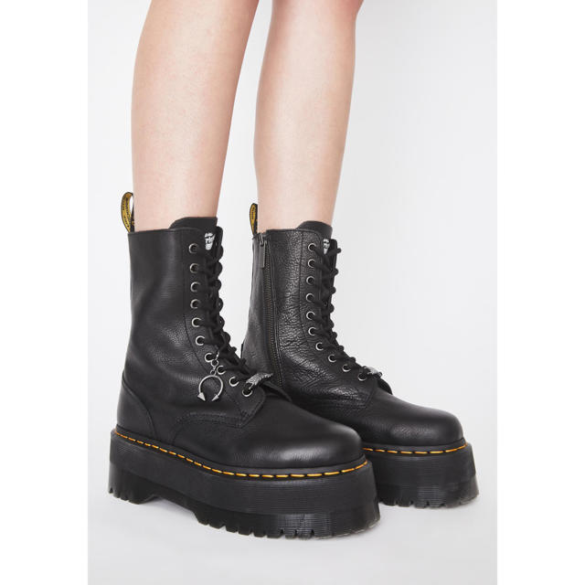 Dr.Martens(ドクターマーチン)の完売品！新品未使用　Dr.Martin DOLLSKILL コラボブーツ レディースの靴/シューズ(ブーツ)の商品写真