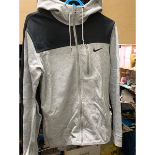 ナイキ(NIKE)のNIKE パーカー(パーカー)