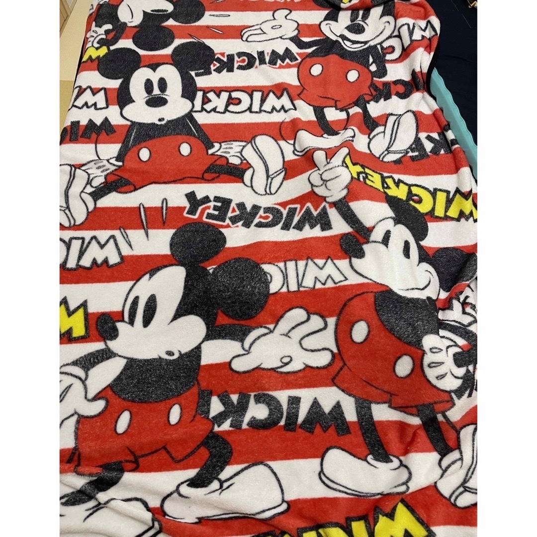 Disney(ディズニー)の【いちご♪様専用】ミッキーマウス フランネルビック毛布 インテリア/住まい/日用品の寝具(毛布)の商品写真