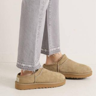 フレームワーク(FRAMeWORK)の【みいくん様専用】UGG☆新品 CLASSIC SLIPPER ベージュ 23(スリッポン/モカシン)