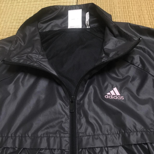 adidas(アディダス)のアディダス　ウインドブレーカー　ブラック レディースのジャケット/アウター(ナイロンジャケット)の商品写真