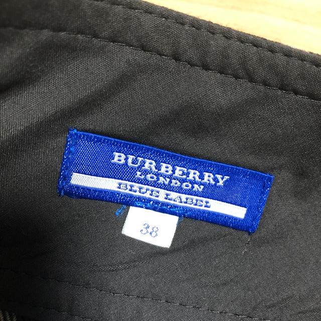 BURBERRY BLUE LABEL(バーバリーブルーレーベル)の美品　バーバリー　チェックのスカート　38  レディースのスカート(ミニスカート)の商品写真