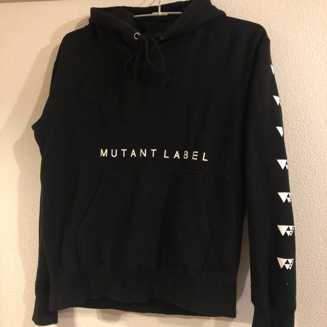 COCOLOBLAND(ココロブランド)のMUTANTLABEL  パーカー Mサイズ メンズのトップス(パーカー)の商品写真