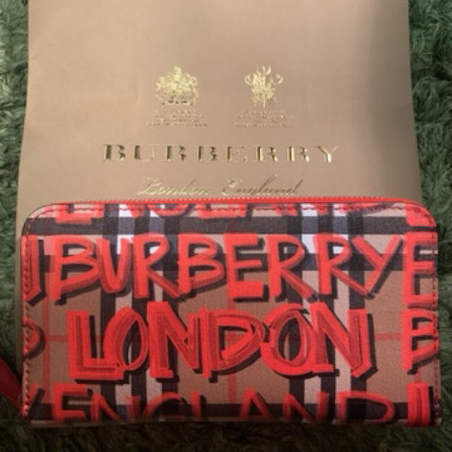 BURBERRY   Burberry グラフィティプリント 長財布の通販 by ぽーる's