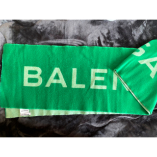 バレンシアガ(Balenciaga)のBALENCIAGA 緑　ロゴマフラー(マフラー/ショール)
